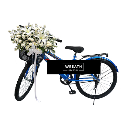 พวงหรีดจักรยานมีประโยชน์ นำไปบริจาคได้ สวยงามด้วยดอกไม้สดโทนสีขาว