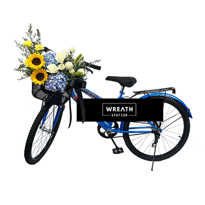 พวงหรีดจักรยาน ดอกไม้สดสวยงาม สามารถนำไปบริจาคต่อได้ ตกแต่งด้วยดอกไม้โทนโทนสีสดใส